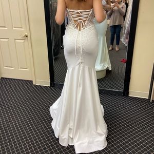 Never worn (except when trying on) Prom Dress !
